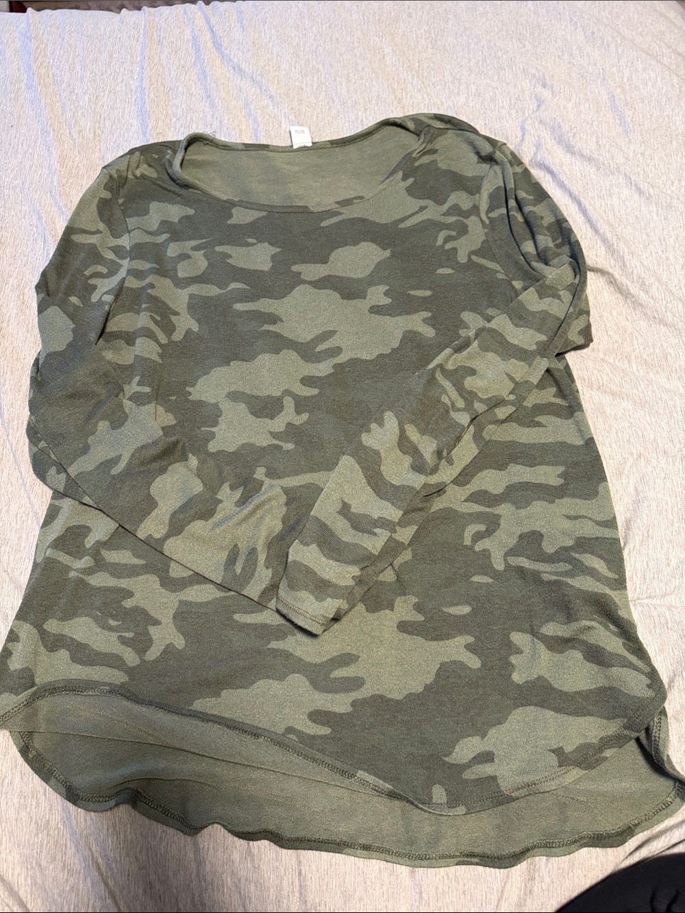 Old Navy Women's Long Sleeve Camo Tee - Olive Green